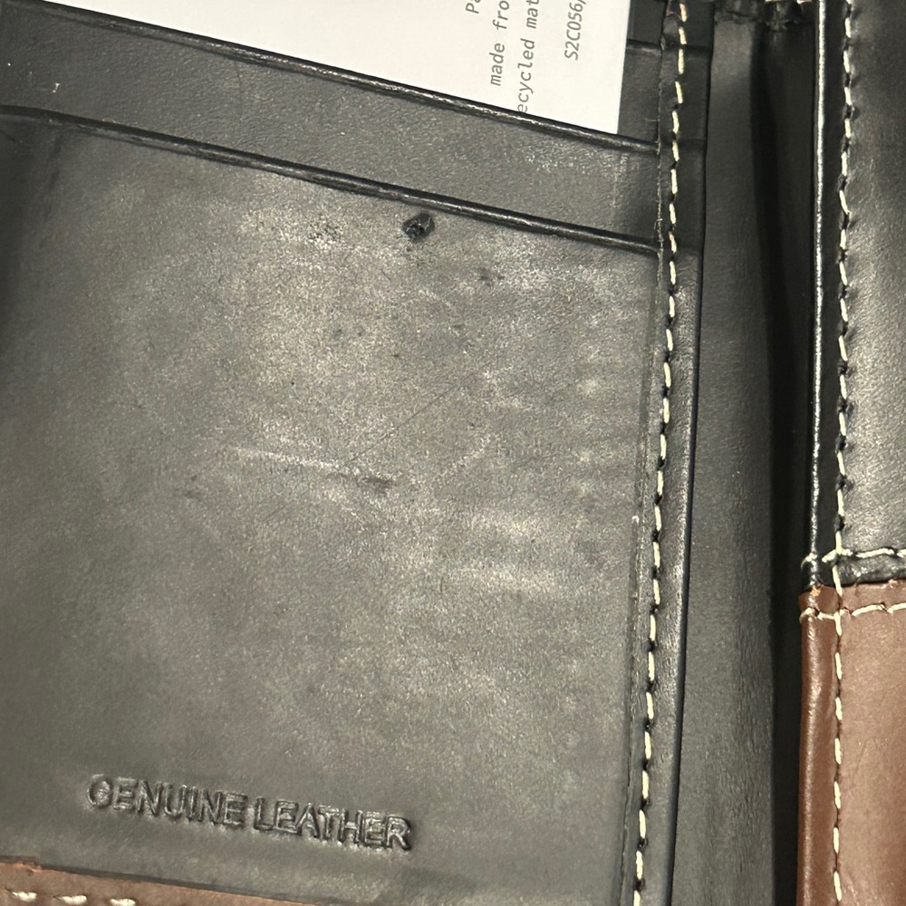 Timberland Two-Tone Black and Brown Leather Card Holder - Picture 5 of 7